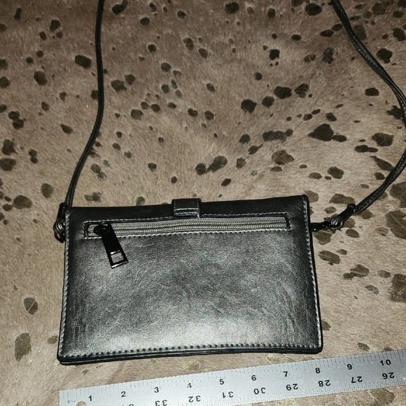 Elegant Silver Crossbody Bag - Picture 4 of 5